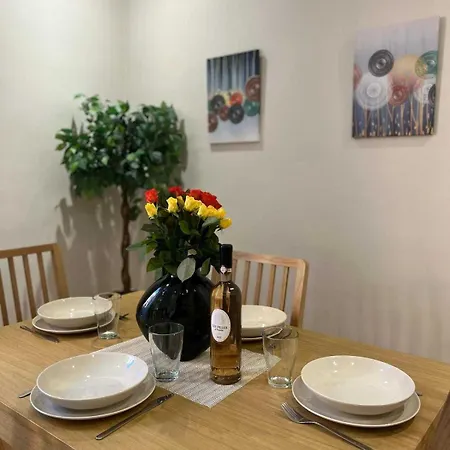 公寓 Modern -2bdr 6p - 300m From The *