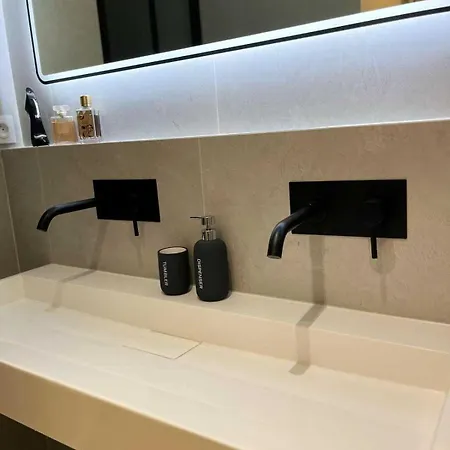 公寓 Modern -2bdr 6p - 300m From The 昂蒂布