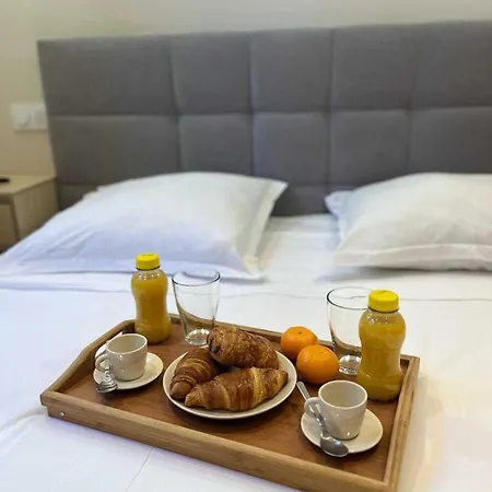 Modern -2bdr 6p - 300m From The