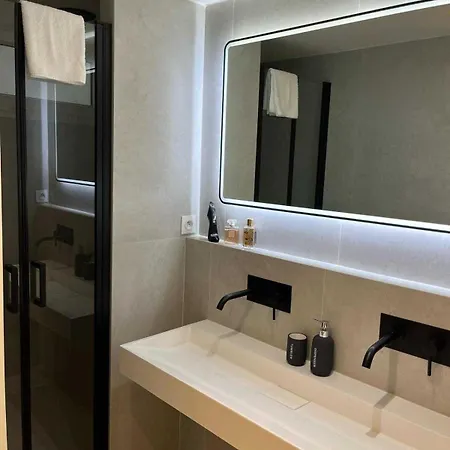 公寓 Modern -2bdr 6p - 300m From The